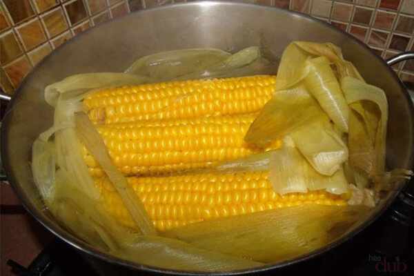Как правильно варить кукурузу в кастрюле