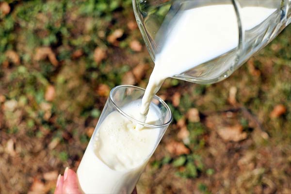 10 альтернативных вариантов использования молока с истекшим сроком годности