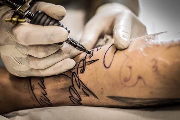 7 вещей, которые нужно знать, прежде чем сделать татуировку